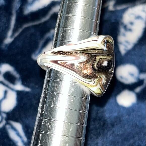 Rare Murano Style Glass Swirls Ring Gold White Black - Picture 6 of 8